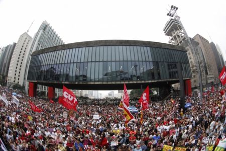 CUT anuncia “DIA NACIONAL DE PARALISAÇÃO” – Rumo à greve geral, e “por nenhum direito a menos”